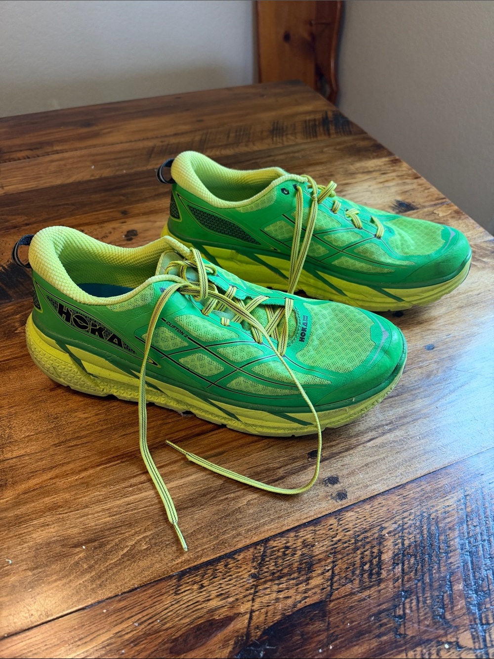 Hoka Men’s Clifton 2 Sz 12.5 Running Sneakers in Green